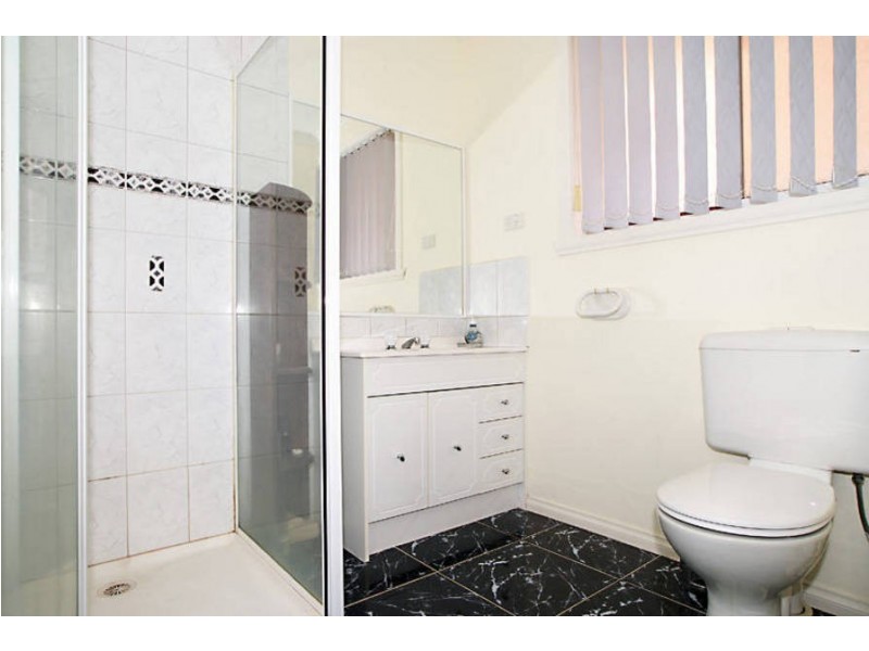 24 Queens Parade, Hillside VIC 3037