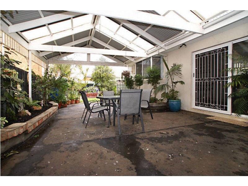 24 Queens Parade, Hillside VIC 3037