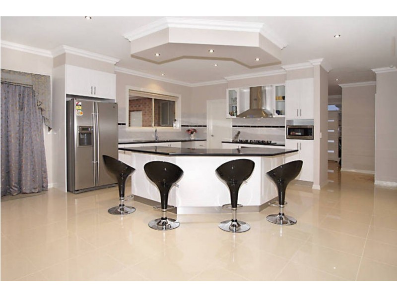 9 Georges Court, Taylors Hill VIC 3037