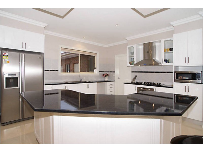 9 Georges Court, Taylors Hill VIC 3037