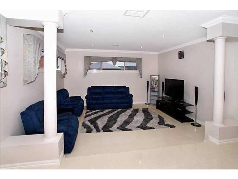 9 Georges Court, Taylors Hill VIC 3037