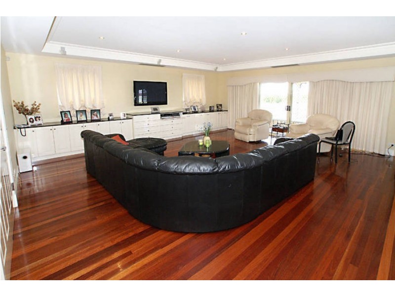 15 Balonne Close, Taylors Lakes VIC 3038