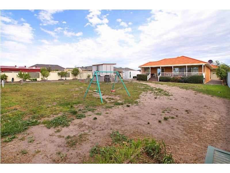 15 Balonne Close, Taylors Lakes VIC 3038