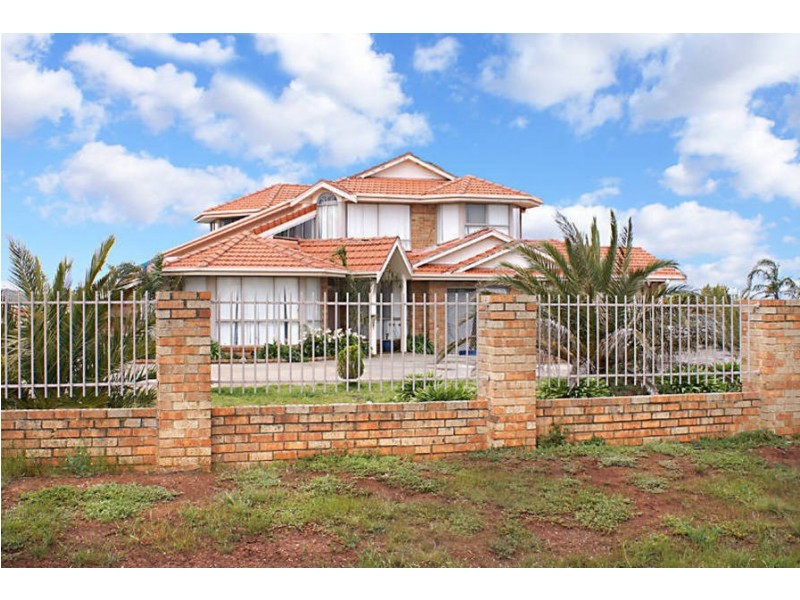 18 Laburnam Place, Hillside VIC 3037