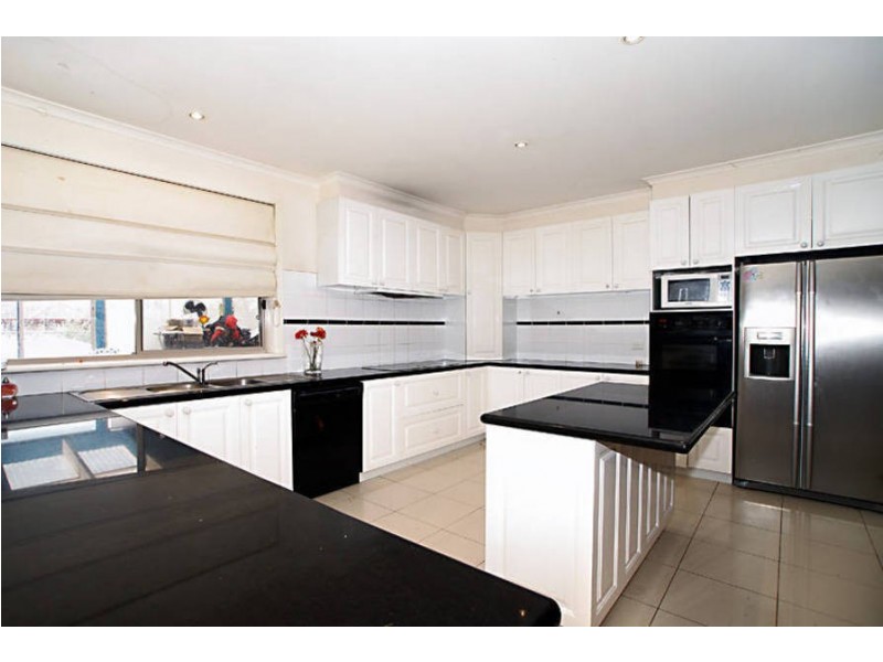 18 Laburnam Place, Hillside VIC 3037