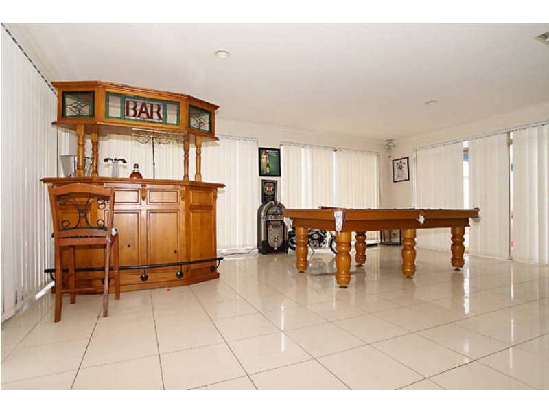 18 Laburnam Place, Hillside VIC 3037