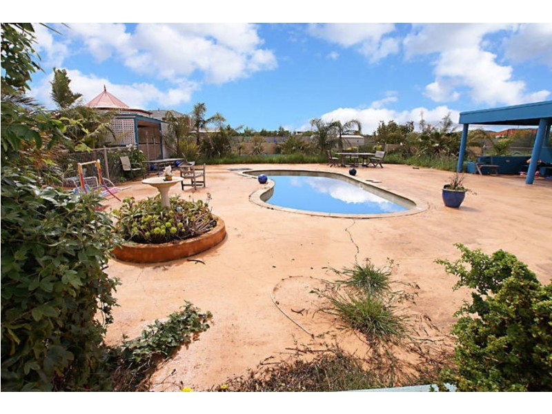 18 Laburnam Place, Hillside VIC 3037