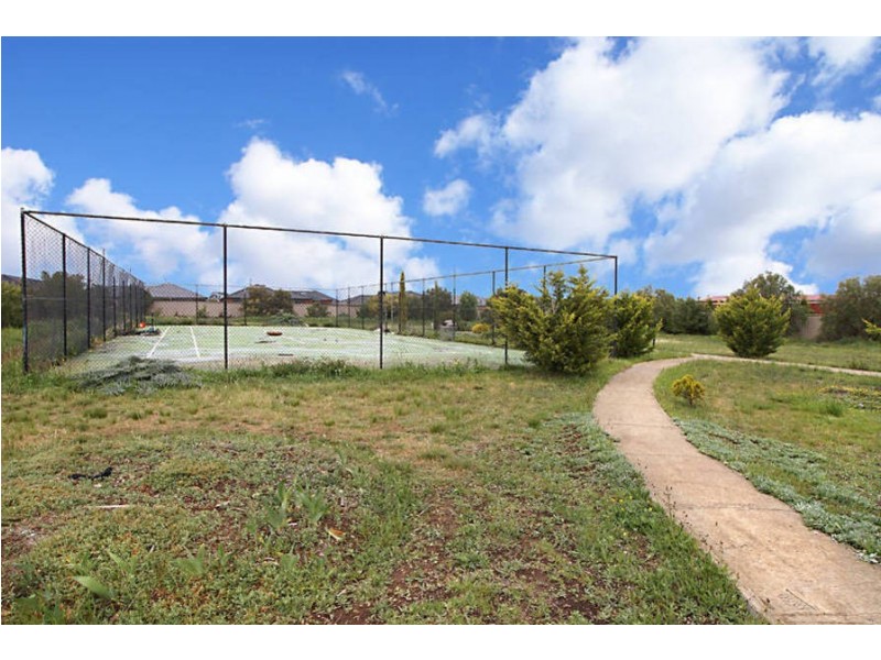 18 Laburnam Place, Hillside VIC 3037