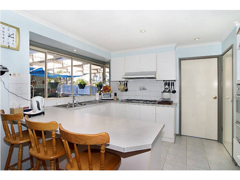 18 Oat Close, Delahey VIC 3037