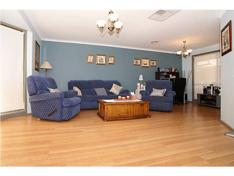 18 Oat Close, Delahey VIC 3037