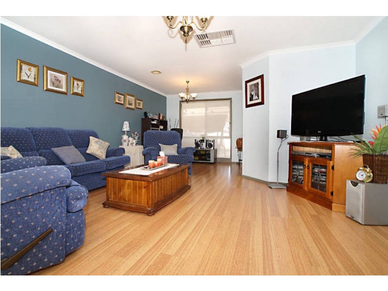 18 Oat Close, Delahey VIC 3037