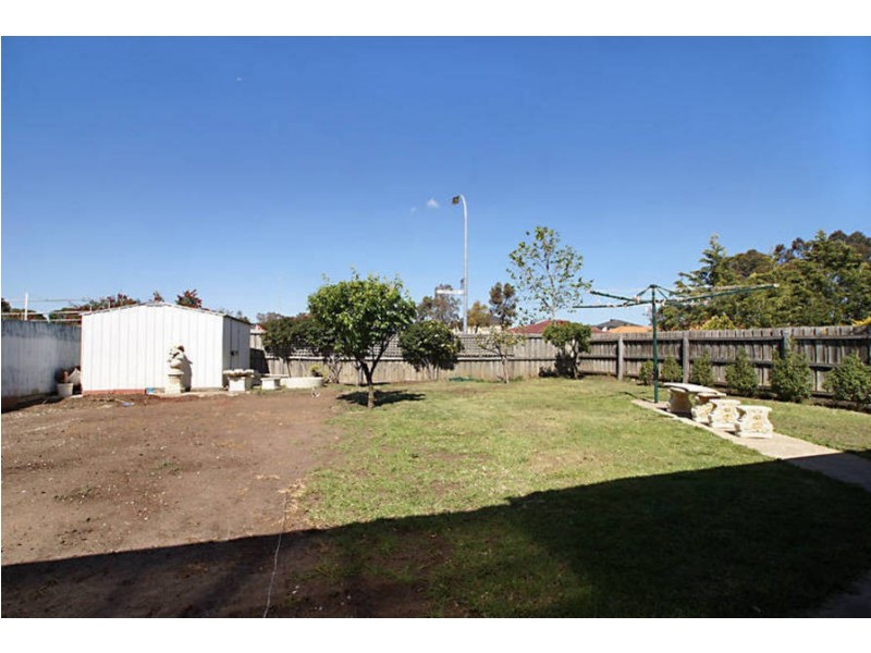 18 Oat Close, Delahey VIC 3037