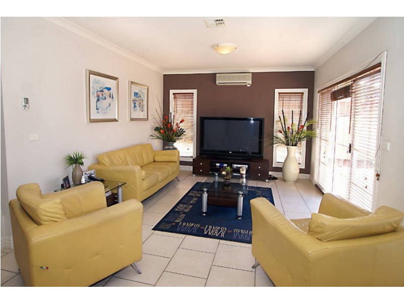 20 Highwood Drive, Hillside VIC 3037