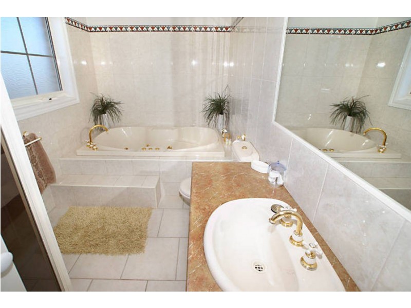 20 Highwood Drive, Hillside VIC 3037