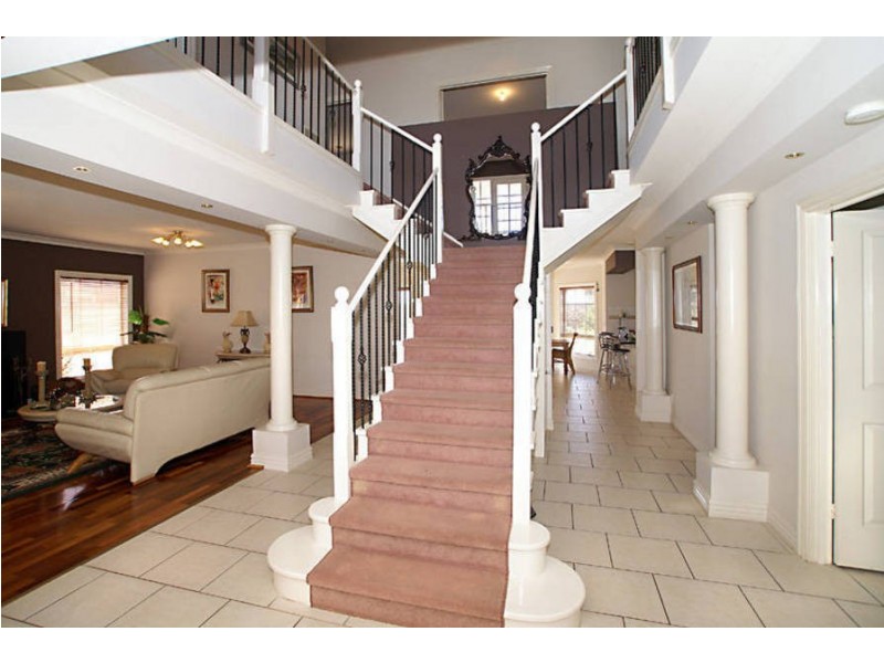 20 Highwood Drive, Hillside VIC 3037