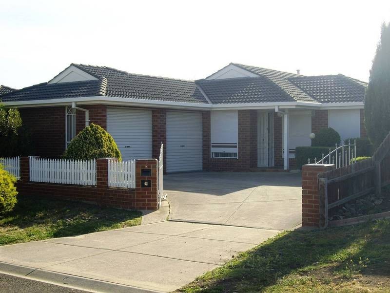 9 Pollock Court, Delahey VIC 3037