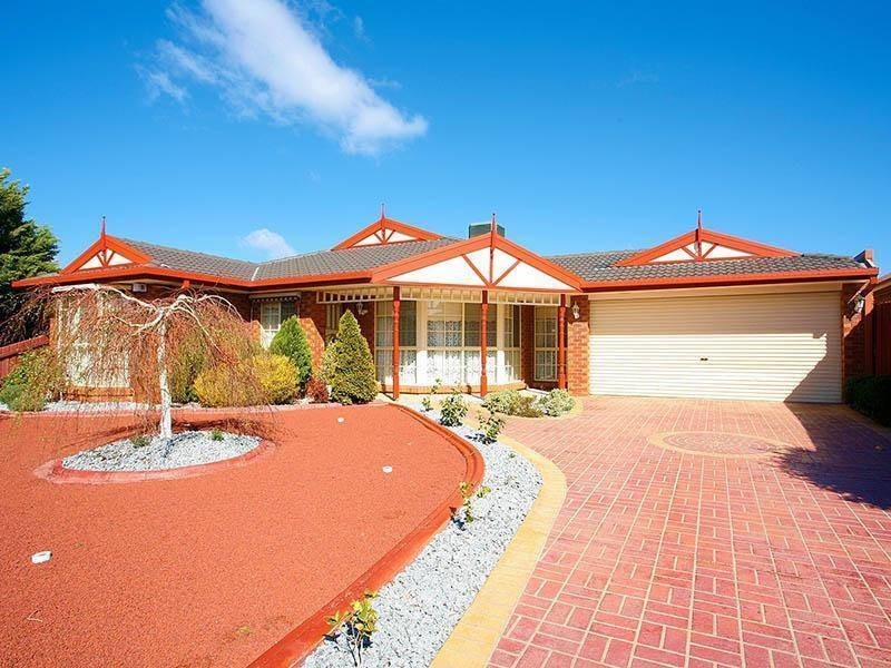 13 Wellesley Drive, Taylors Lakes VIC 3038