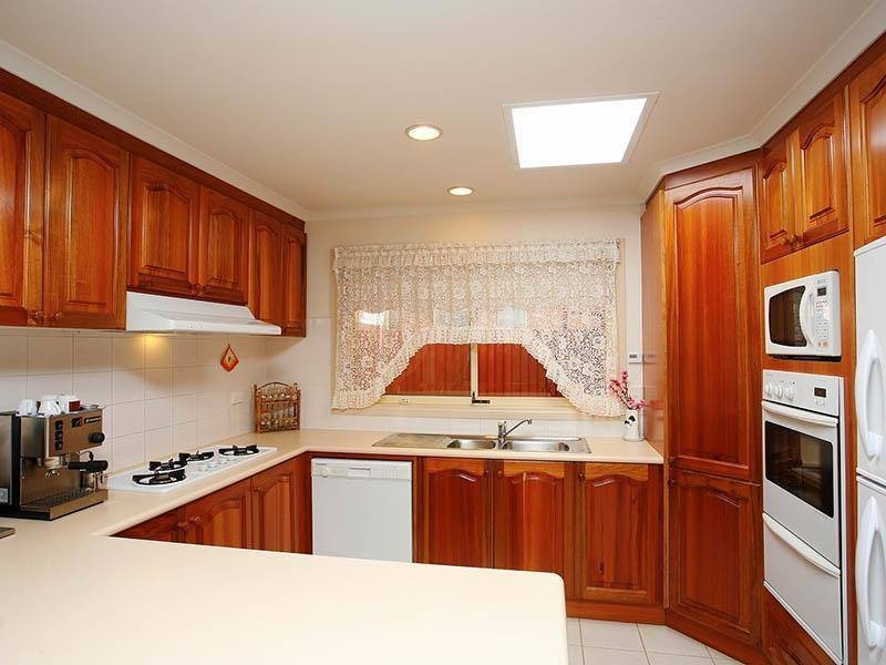 13 Wellesley Drive, Taylors Lakes VIC 3038