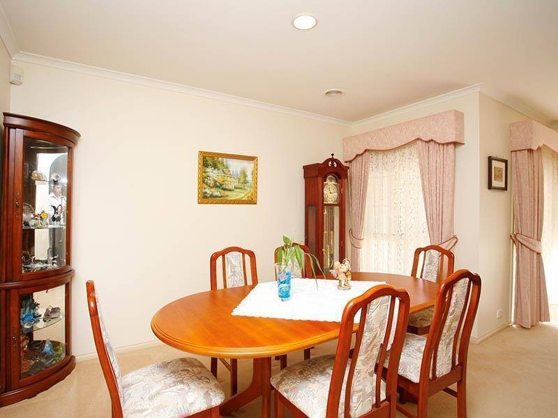 13 Wellesley Drive, Taylors Lakes VIC 3038