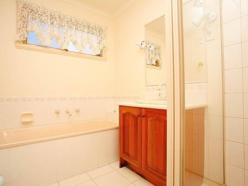 13 Wellesley Drive, Taylors Lakes VIC 3038