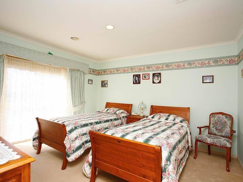 13 Wellesley Drive, Taylors Lakes VIC 3038