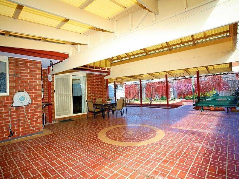 13 Wellesley Drive, Taylors Lakes VIC 3038