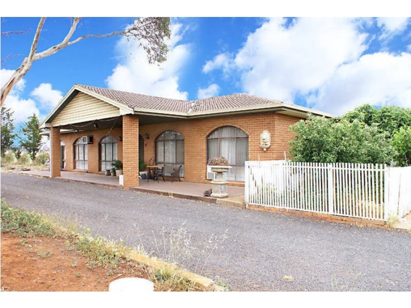 318 – 324 Sinclairs Road, Rockbank VIC 3335