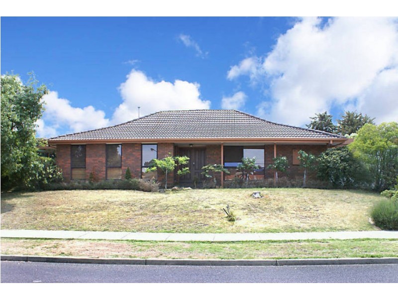 11 Cocoparra Crescent, Taylors Lakes VIC 3038