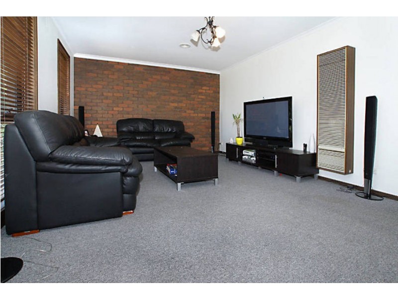 11 Cocoparra Crescent, Taylors Lakes VIC 3038