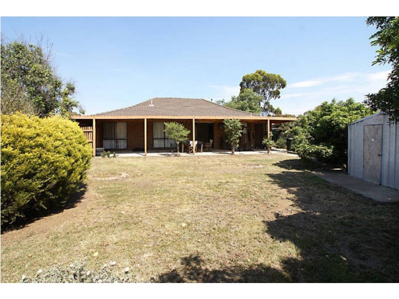 11 Cocoparra Crescent, Taylors Lakes VIC 3038