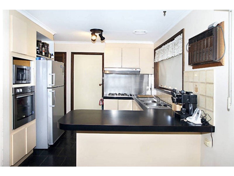 11 Cocoparra Crescent, Taylors Lakes VIC 3038