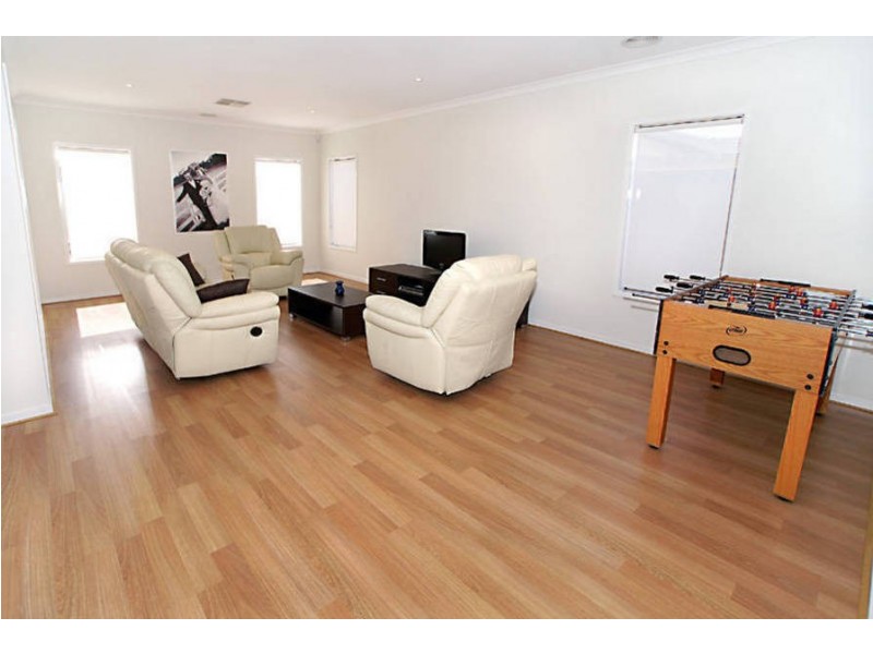 24 Balmain Circuit, Taylors Hill VIC 3037