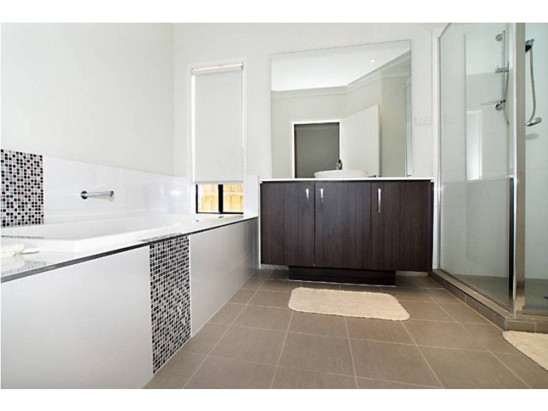 24 Balmain Circuit, Taylors Hill VIC 3037