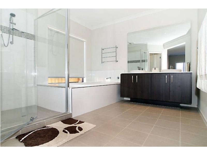 24 Balmain Circuit, Taylors Hill VIC 3037