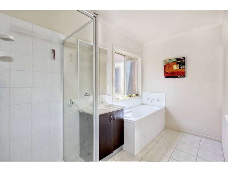 12 Tintern Loop, Hillside VIC 3037