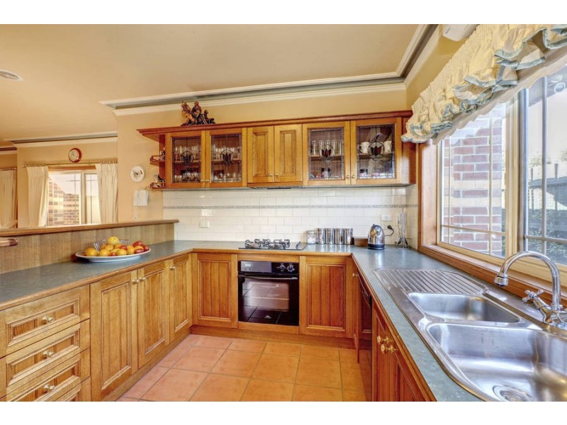 43 Cardinia Crescent, Taylors Hill VIC 3037