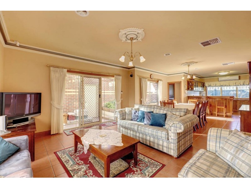 43 Cardinia Crescent, Taylors Hill VIC 3037