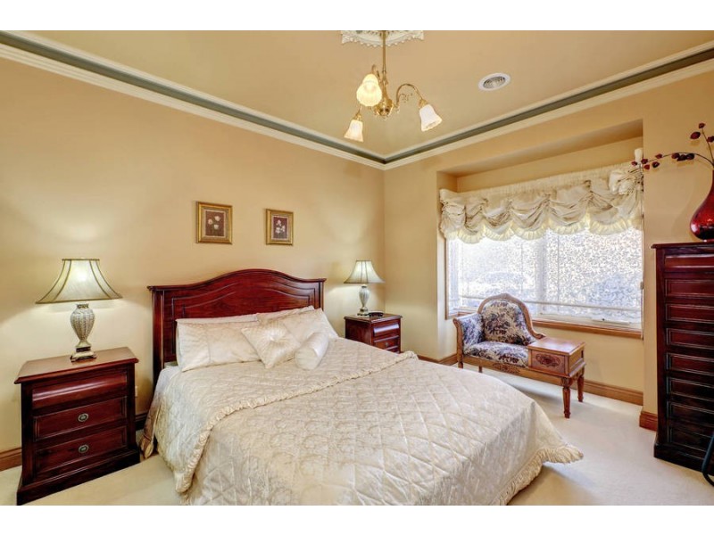 43 Cardinia Crescent, Taylors Hill VIC 3037