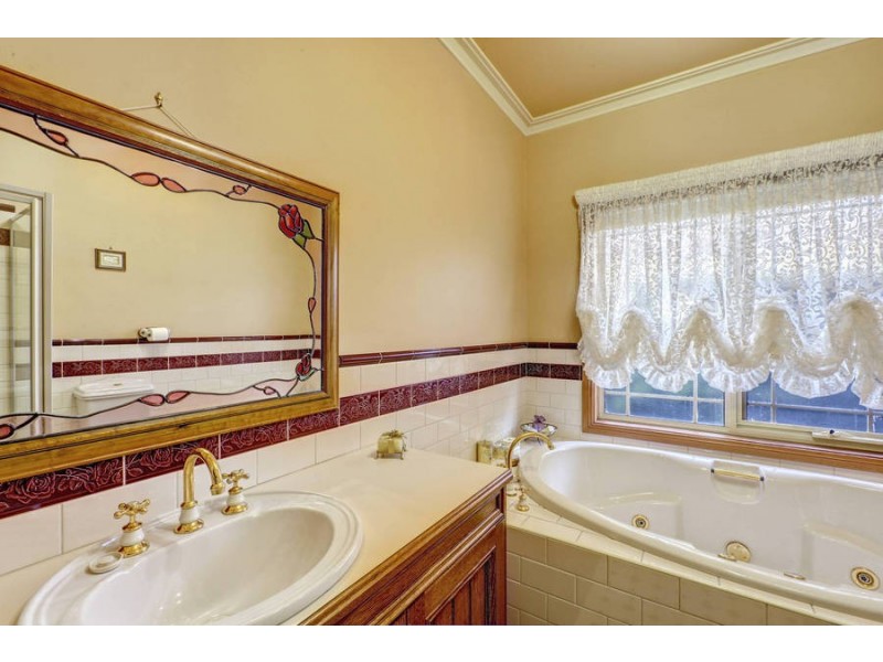 43 Cardinia Crescent, Taylors Hill VIC 3037