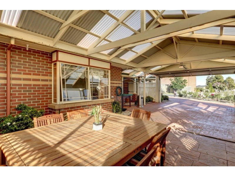 43 Cardinia Crescent, Taylors Hill VIC 3037