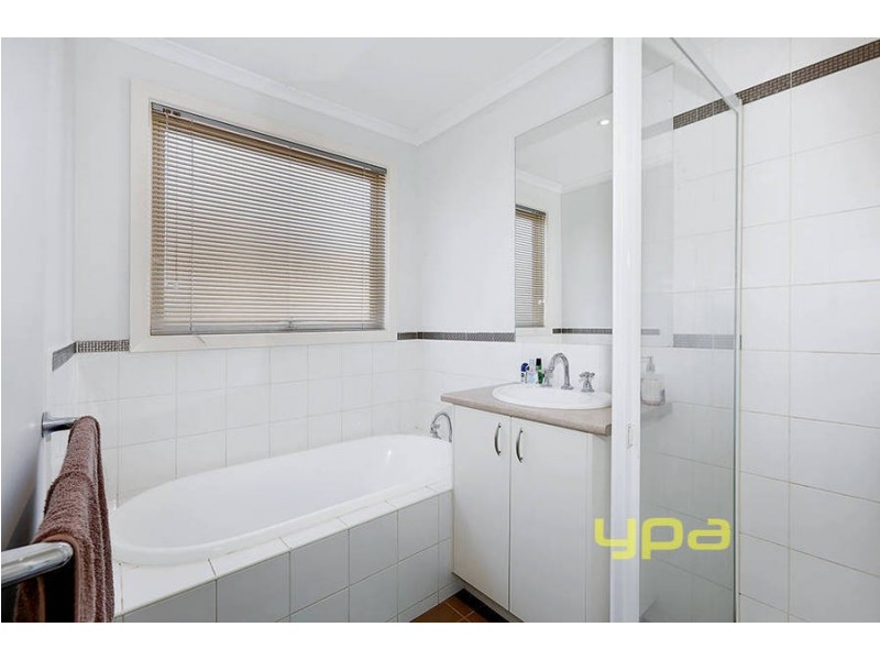 15 Amberlea Circuit, Taylors Hill VIC 3037