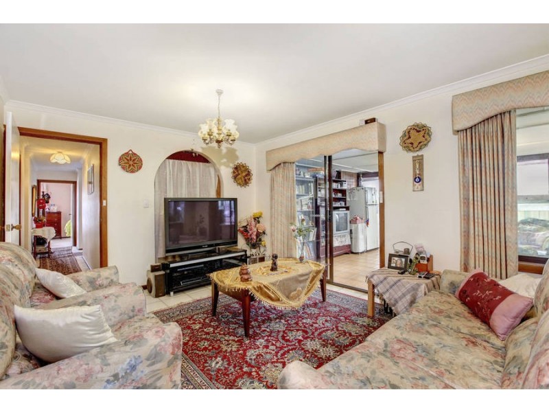 53 Kinterbury Drive, Kings Park VIC 3021