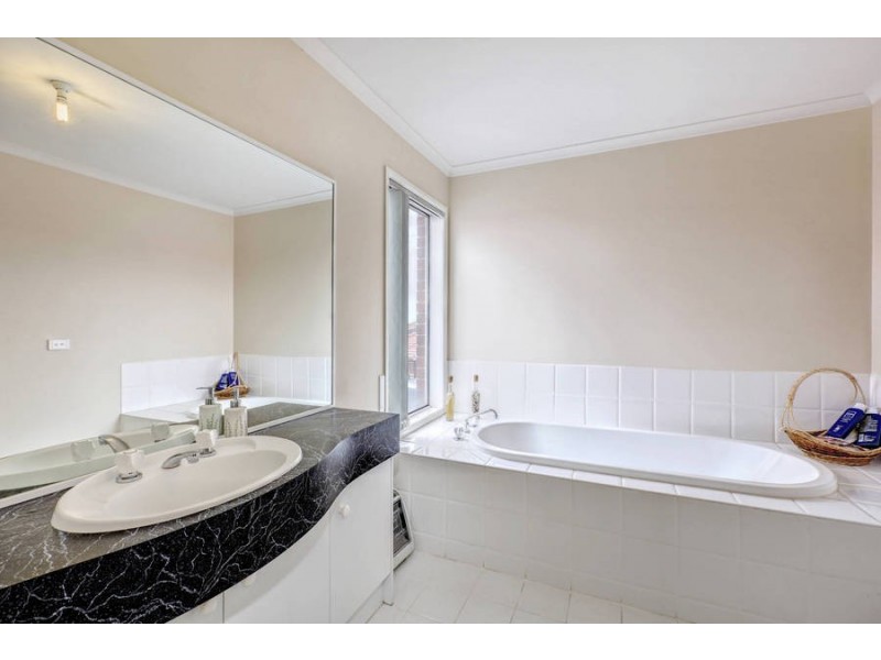 7 Rachel Court, Sydenham VIC 3037