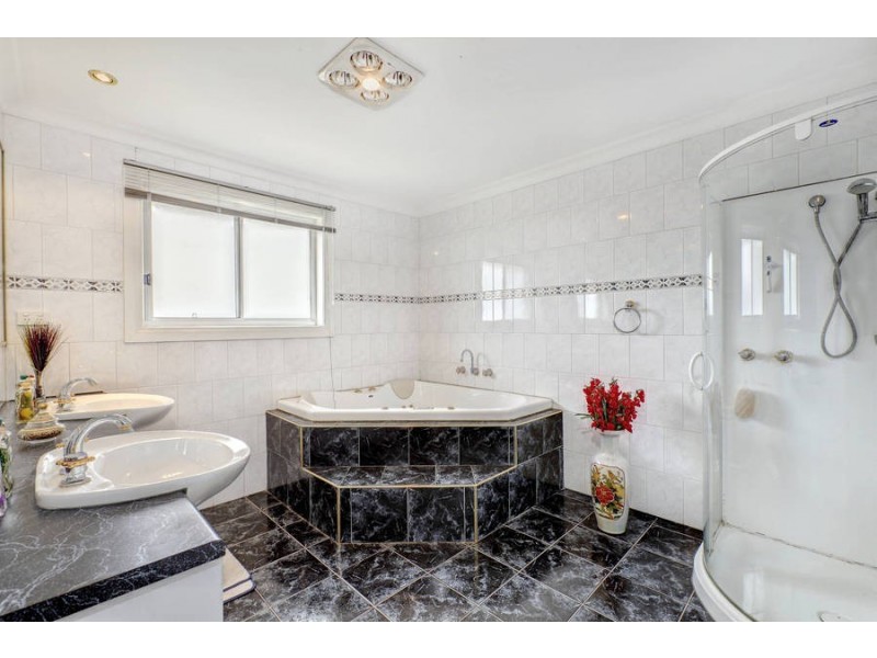 23 Roseleigh Boulevard, Sydenham VIC 3037