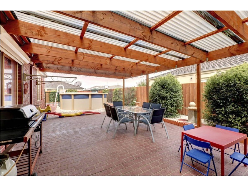 16 Pavleka Street, Hillside VIC 3037