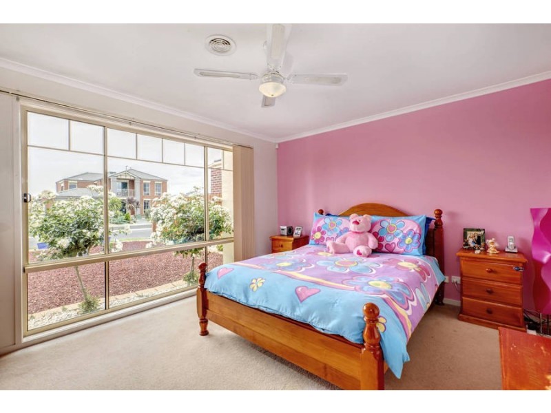 16 Pavleka Street, Hillside VIC 3037