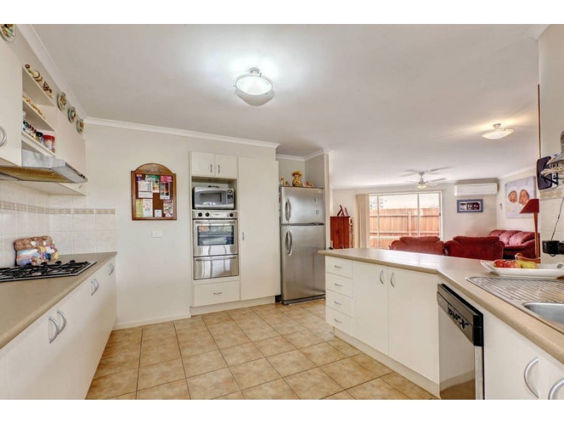 16 Pavleka Street, Hillside VIC 3037