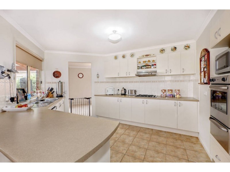 16 Pavleka Street, Hillside VIC 3037