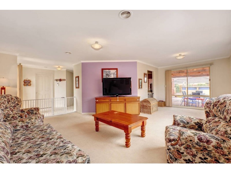 16 Pavleka Street, Hillside VIC 3037