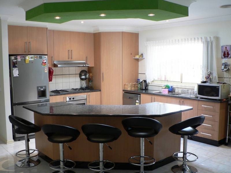 6 Bonney Court, Taylors Hill VIC 3037